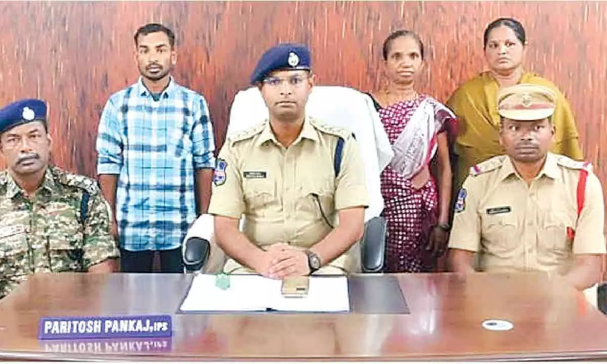 Maoist militia leader turns himself in