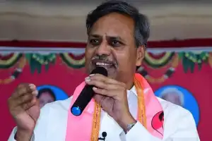 Palla suggests that the government pay a Rs 500 bonus and minimum support price to paddy farmers.