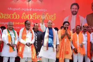 Rajnath declares Cong outdated