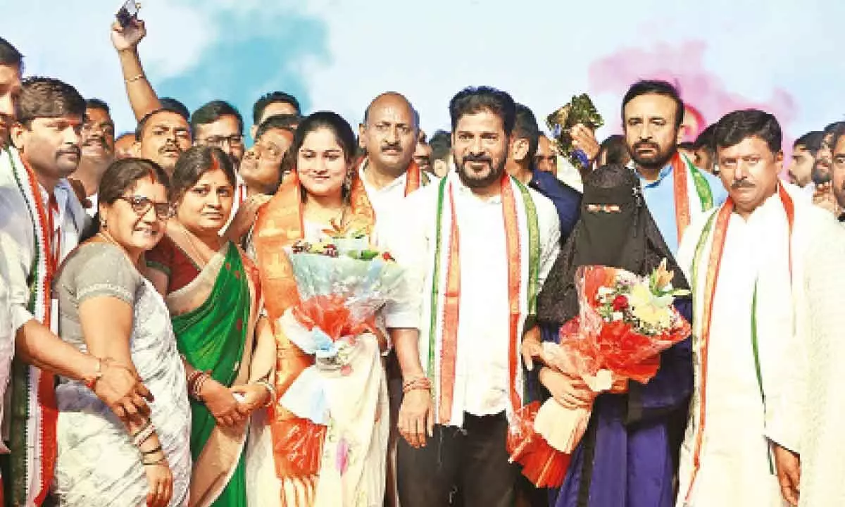 Revanth accuses KCR of colluding with BJP