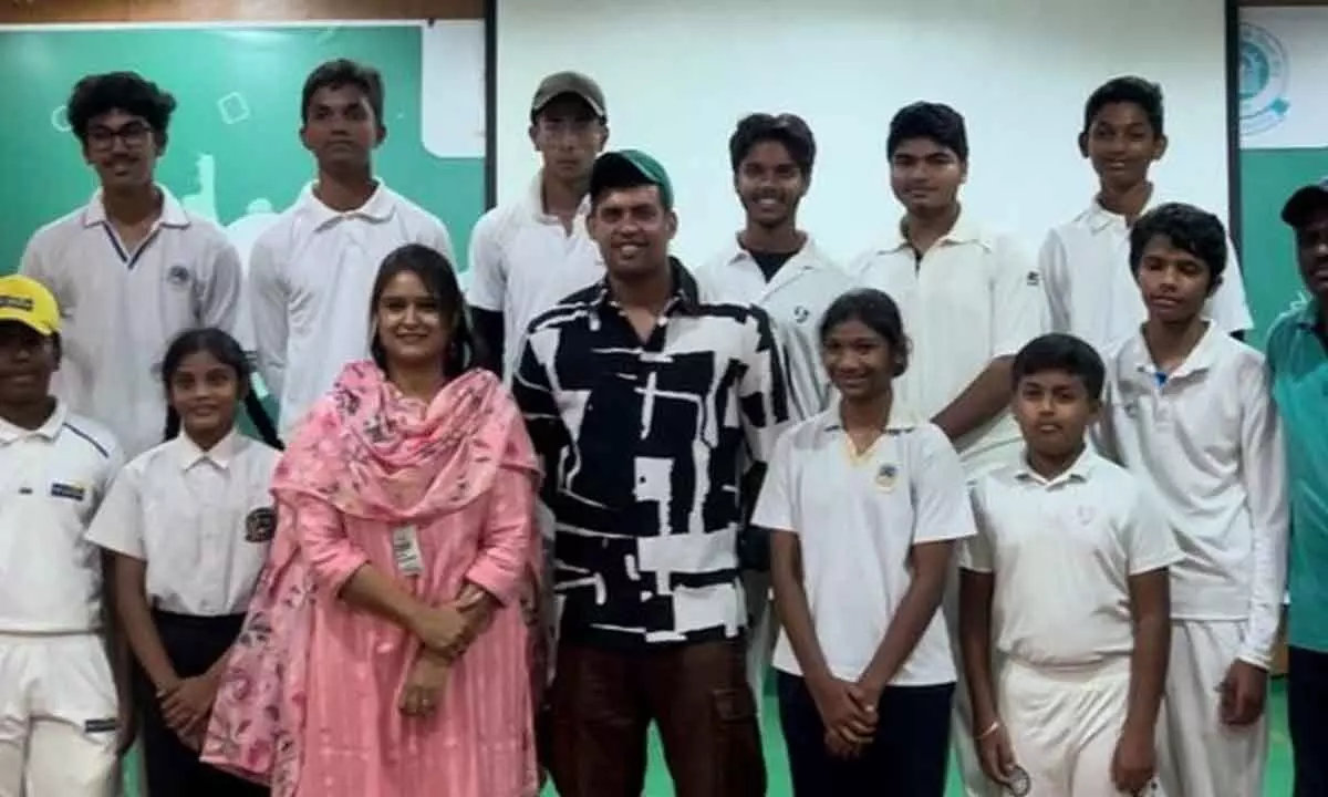 Shivil Kaushik wows students at Pallavi International School with his cricket skills
