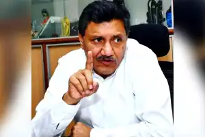 TDP Leader and former IPS officer Sivananda Reddy avoids Hyderabad CCS police in land grabbing case, escapes.