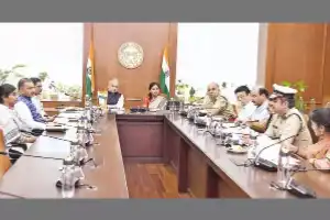 Top officials from Telangana and Andhra Pradesh meet to guarantee smooth election process