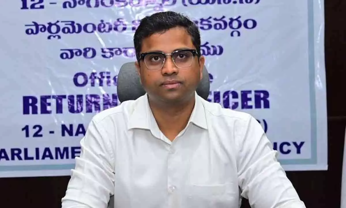 Two independent candidates withdraw their nominations