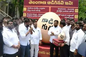 Unique demonstration by Cong against BJP features ‘gadidi guddu’