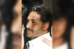 YS Jagan attacked during Memantha Siddham Yatra in Vijayawada, CM carries on with yatra after receiving first aid