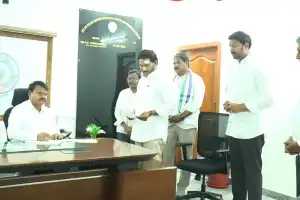 YS Jagan Mohan Reddy says those following TDP’s script cannot be YSR’s successors, files nomination in Pulivendula