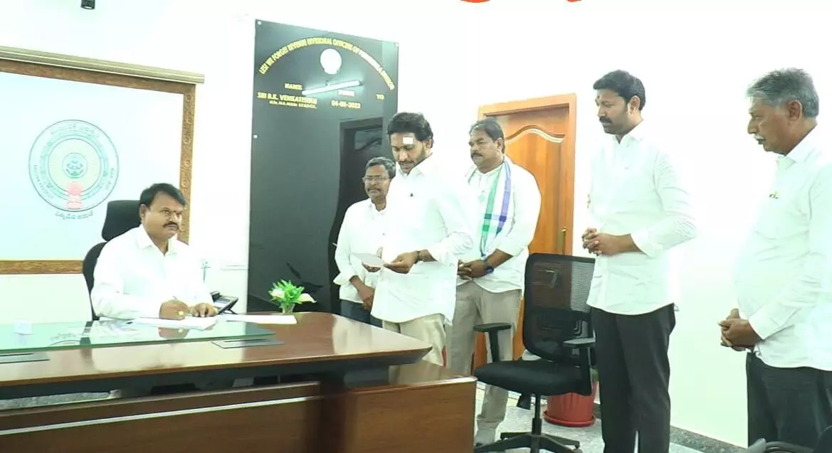 YS Jagan Mohan Reddy says those following TDP’s script cannot be YSR’s successors, files nomination in Pulivendula