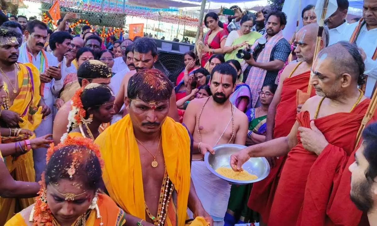 165 couples tie the knot under the guidance of Tridandi Chinna Jeeyar Swamy