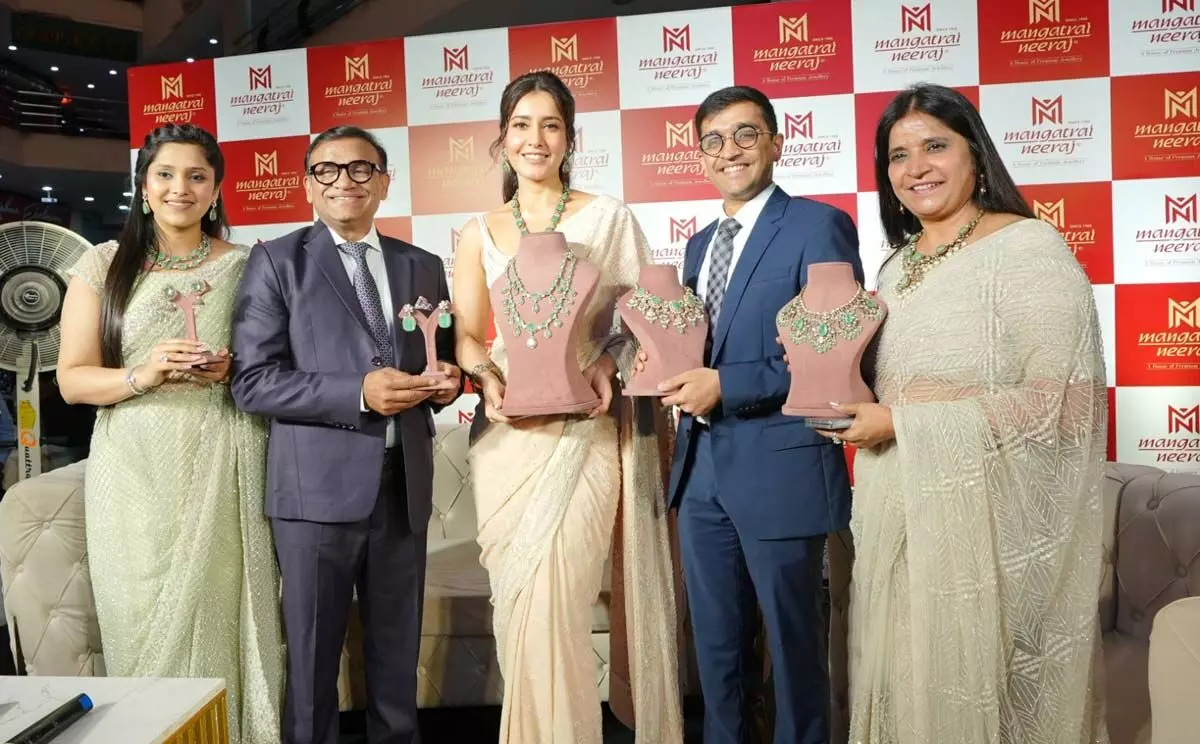 Actress Raashii Khanna Launches “Venus: The Goddess of Emerald” Collection by Mangatrai Neeraj at Lumbini Jewel Mall, Banjara Hills