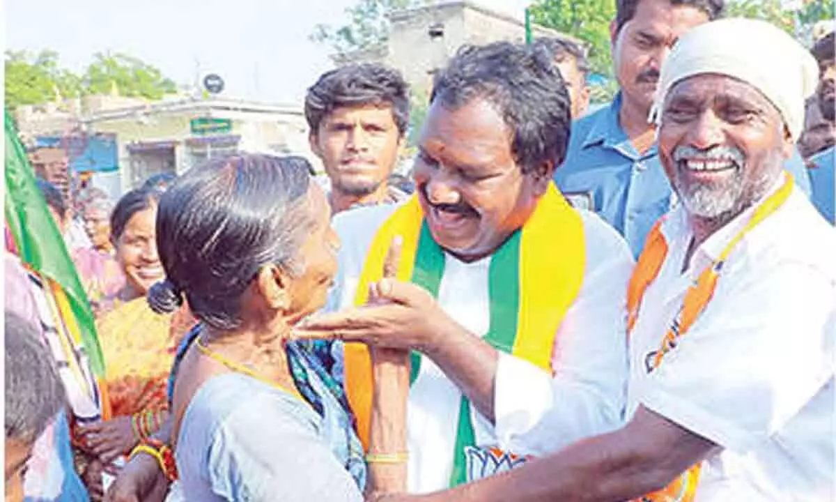 Aroori Ramesh accuses Congress of spreading falsehoods in Warangal