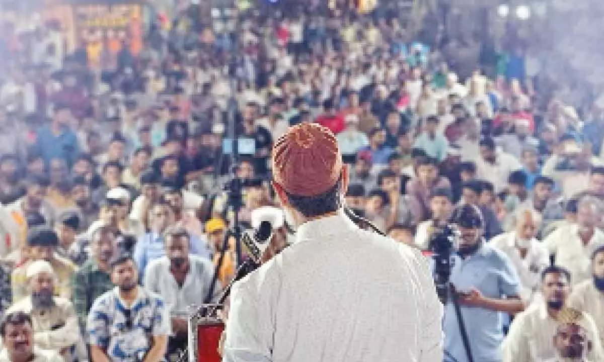 Asad impresses crowds with ‘shayari’ in Dakhni dialect