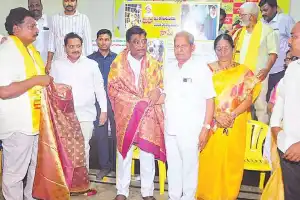 Candidate from BRS party in Khammam seeks support from TDP