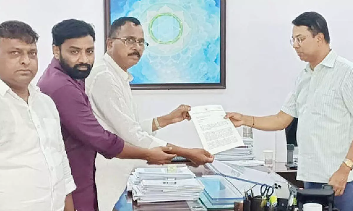 Congress expresses displeasure with KTR’s ‘palli batani’ comment