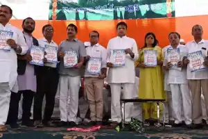 Congress unveils unique manifesto for Telangana with 23 promises