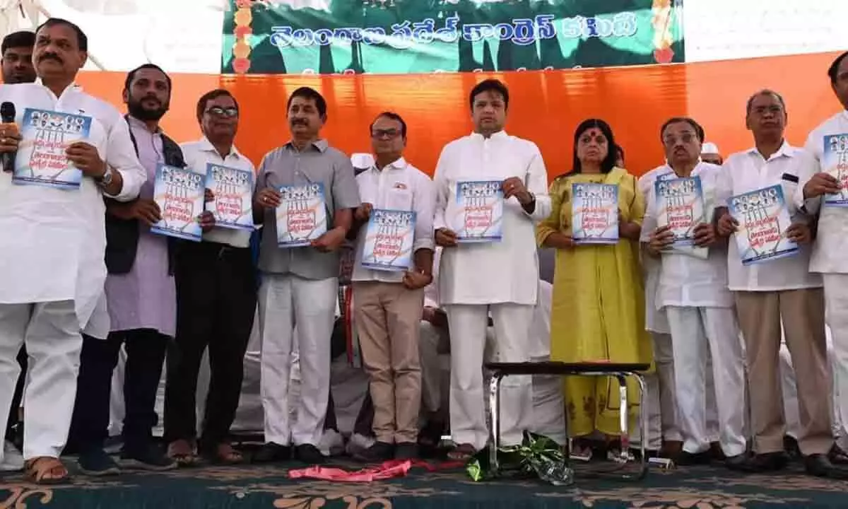 Congress unveils unique manifesto for Telangana with 23 promises