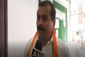 Delhi police under fire from Congress for seizing cell phones in Hyderabad
