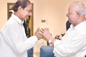 KCR meets with CPI leader Nageswara Rao