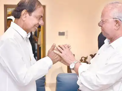 KCR meets with CPI leader Nageswara Rao