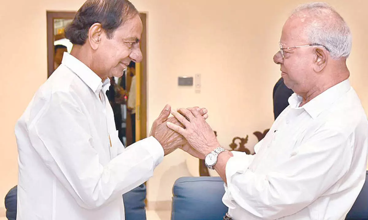 KCR meets with CPI leader Nageswara Rao