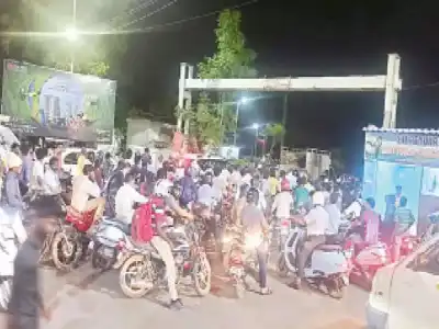 Local residents frustrated, request SCR to widen road at LG Gate 250 Bolarum