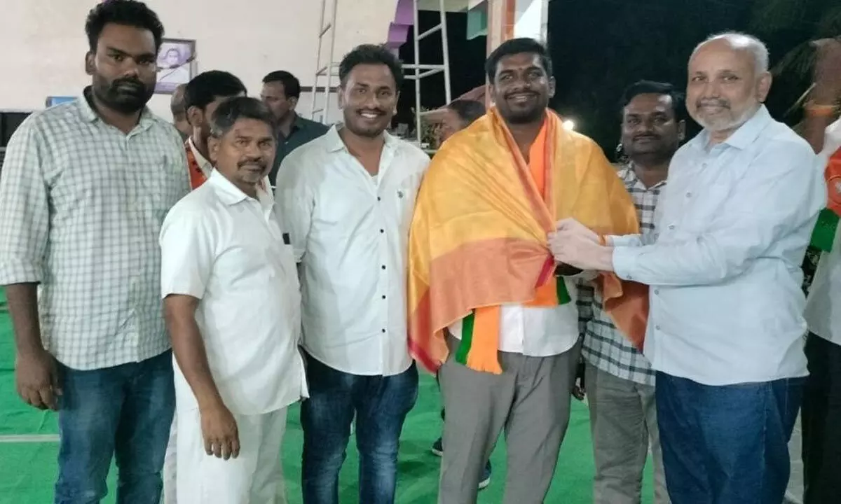 Loksatta encourages young voters to support B Prasad