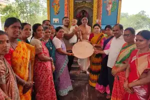 “Offering of a Kilogram Silver Wheel to Santoshimatha Goddess”
