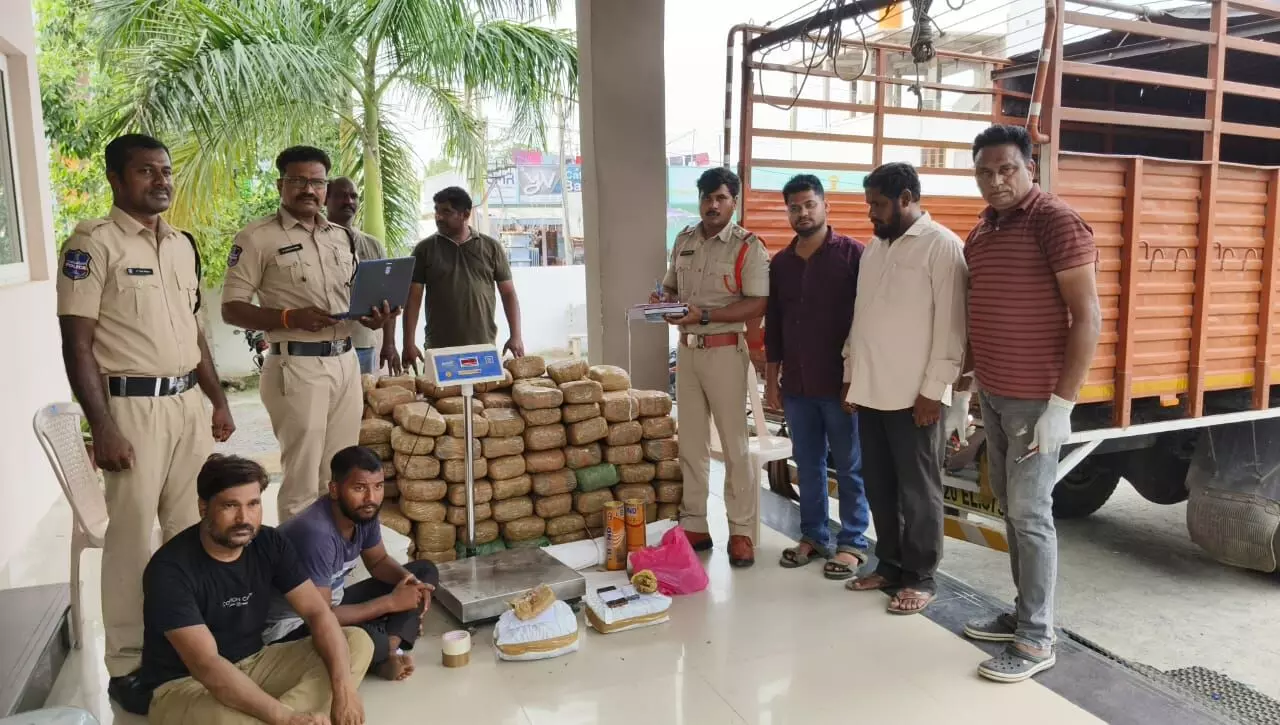 Police apprehend individuals caught smuggling prohibited marijuana at Cine Faki