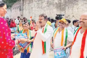 Pressure Increases on Candidates to Focus on Road Curb Dispute and Merger as Main Election Issues in Hyderabad