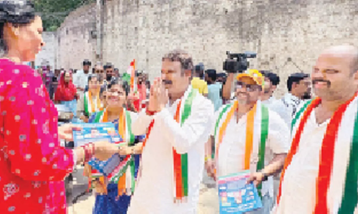 Pressure Increases on Candidates to Focus on Road Curb Dispute and Merger as Main Election Issues in Hyderabad