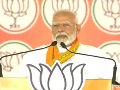 Prime Minister Modi introduces “Modi Guarantee” and slams opposition in Narayanpet