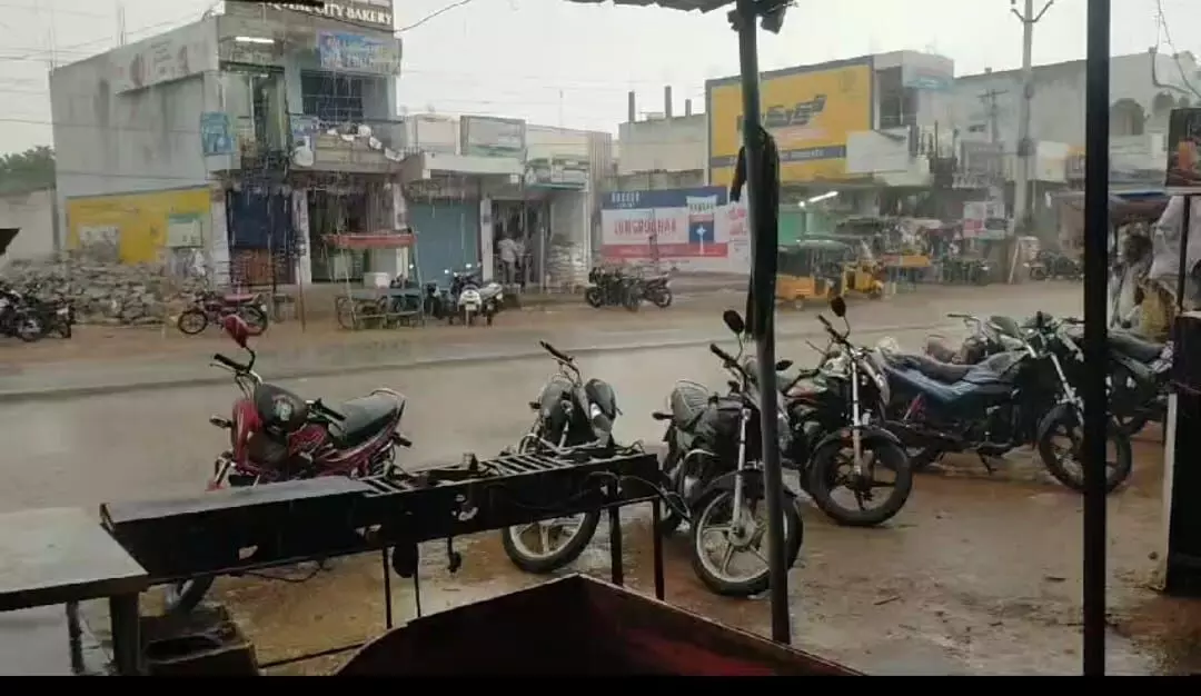 Public life disrupted by strong winds and heavy rain.