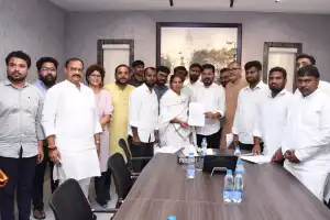 Revanth Reddy meets with Vemula’s mother
