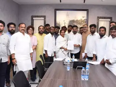 Revanth Reddy meets with Vemula’s mother