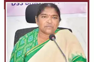 Seethakka assures government will buy wet paddy, no need to worry