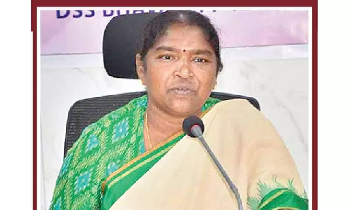 Seethakka assures government will buy wet paddy, no need to worry