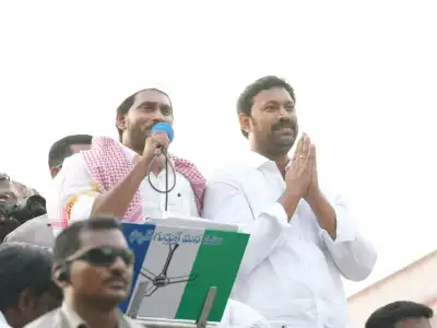 The self-proclaimed heirs of YSR team up with rivals to sabotage Avinash Reddy.