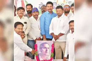 Tributes to Rajiv Gandhi were paid by many prominent individuals.