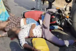 Two people killed in collision with stationary lorry