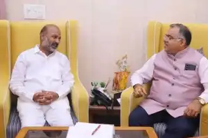 Chugh and Bandi talk strategies to strengthen BJP in Telangana