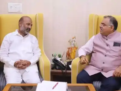 Chugh and Bandi talk strategies to strengthen BJP in Telangana
