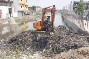 Cleaning of large drains in GHMC area in progress