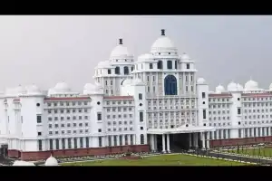 CM Embraces Vastu Principles, Enters Sectt through North East Gate