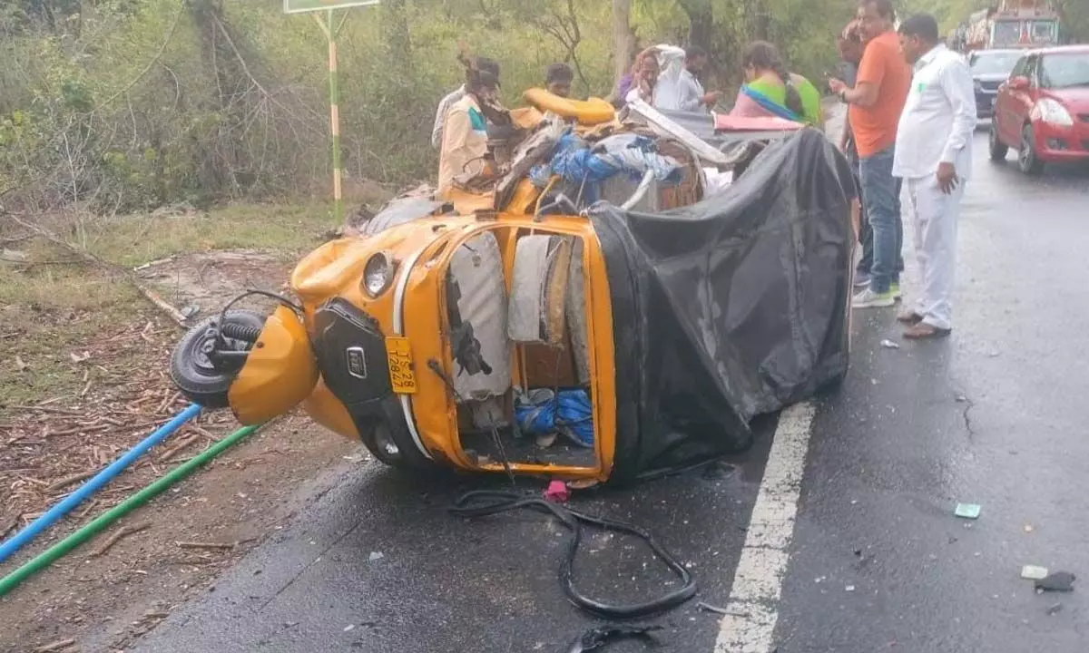 Collector Jitesh V Patil of Bhadradri Kothagudem aids victims of accident