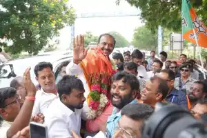 Congress, BJP lose edge due to bipolar battle
