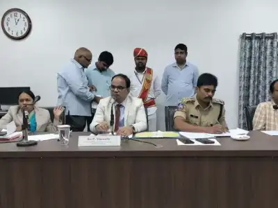 District Chief Justice Holds Review Meeting with Officials