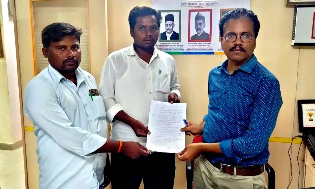 District president of All India Ambedkar Yuvajana Sangham calls for protecting farmers from banking brokers