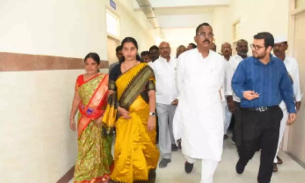 MP Mallu Ravi pays a visit to Gadwal Medical College