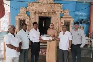 Palem Venkanna Temple receives a new note counting machine as a gift