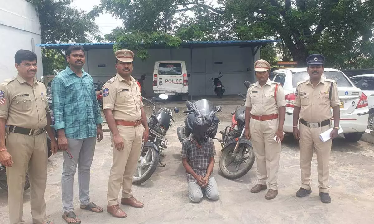 Police in Kothagudem Onetown catch two-wheeler thief during routine vehicle checks.